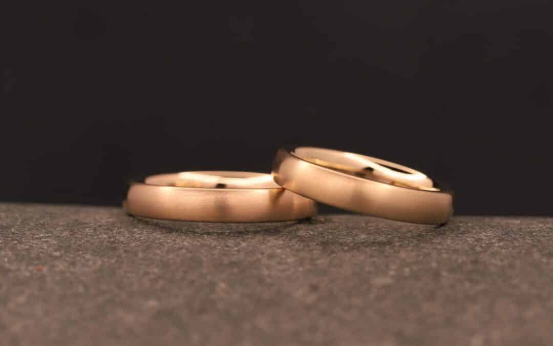 Trauringe in 585er Sattgelbgold