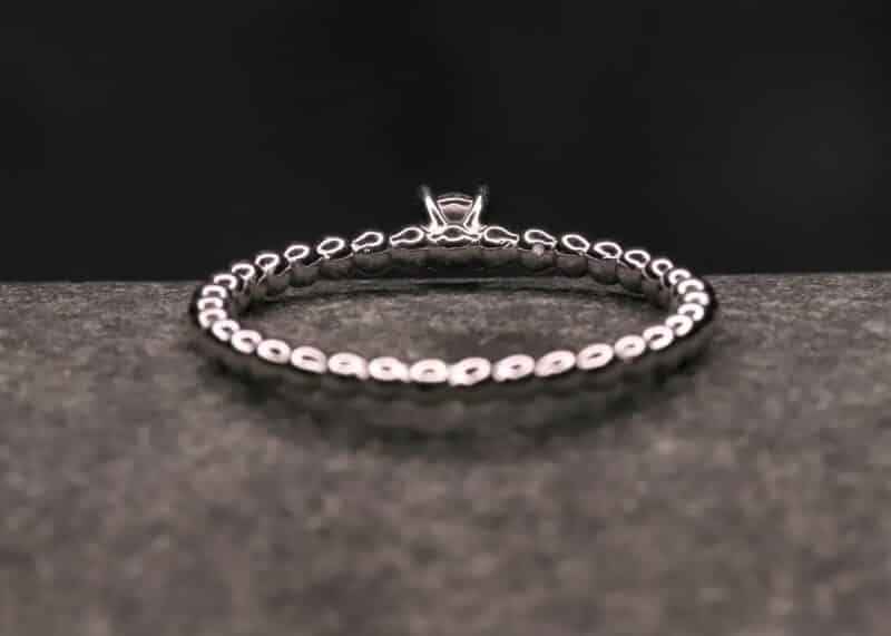 kugel ring mit 0,11ct synthetischem diamanten in brillantschliff verlobungsring angefertigt im schmuckgarten in stolberg bei aachen