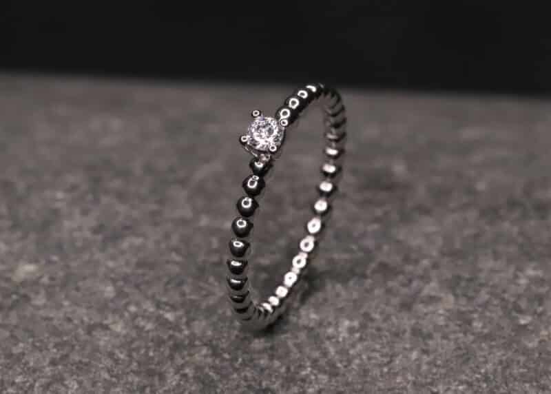 kugel ring mit 0,11ct synthetischem diamanten in brillantschliff verlobungsring angefertigt im schmuckgarten in stolberg bei aachen