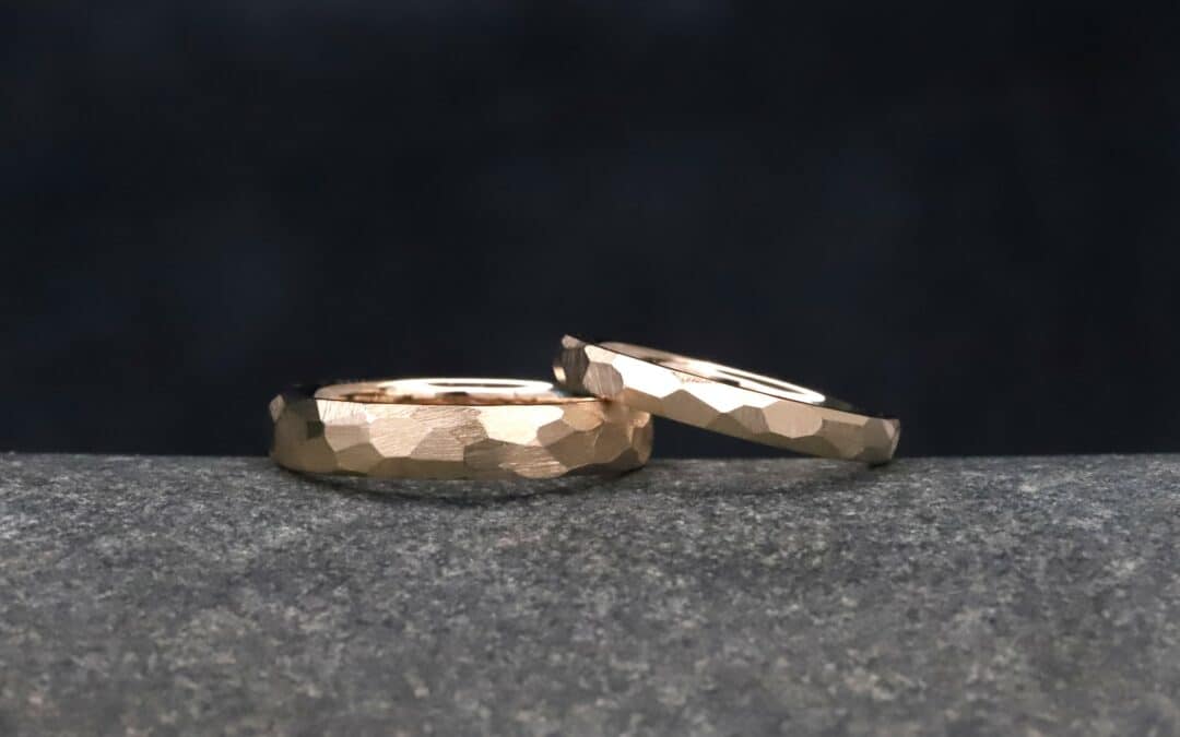 Trauringe in 585er Rosegold Außen grob Geschliffen