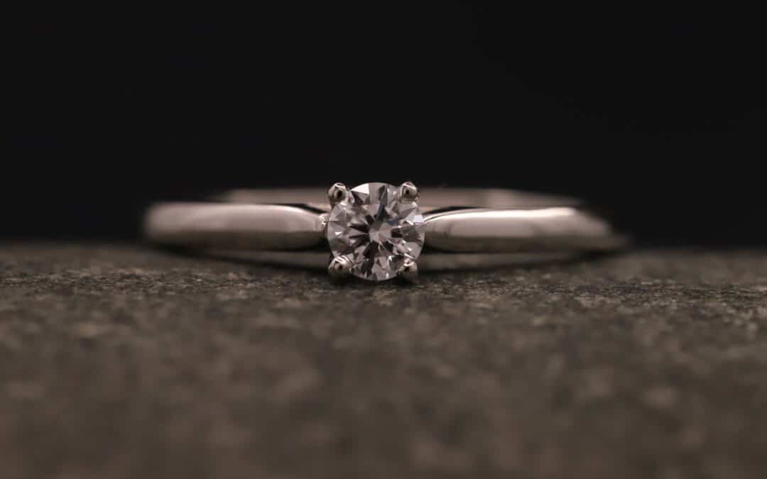 Verlobungsring 950er Platin mit 0,22ct synthetischem Diamanten im Brillantschliff