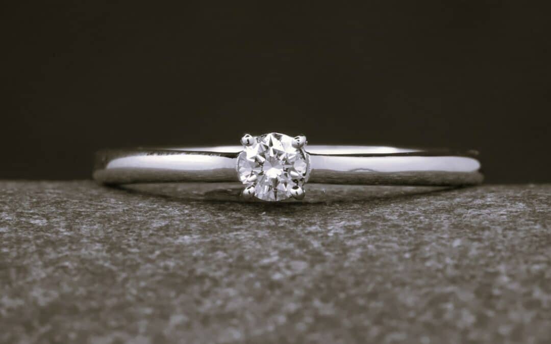 Verlobungsring 585er Weißgold mit 0,157ct synthetischem Diamanten im Brillantschliff