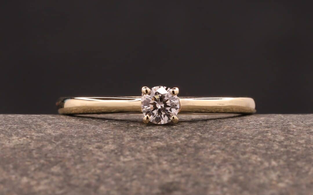Verlobungsring 585er Gelbgold mit 0,157ct synthetischem Diamanten im Brillantschliff