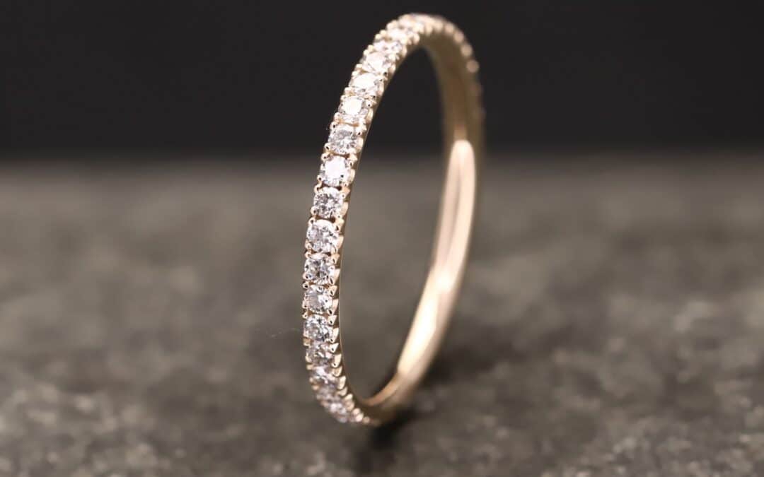 Beisteckring mit Krönchenfassung in 585er Rosegold mit synthetischen Brillanten je 0,015ct