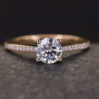 Verlobungsring 585er Rosegold mit 0,75 ct synthetischem Diamanten im Brillantschliff