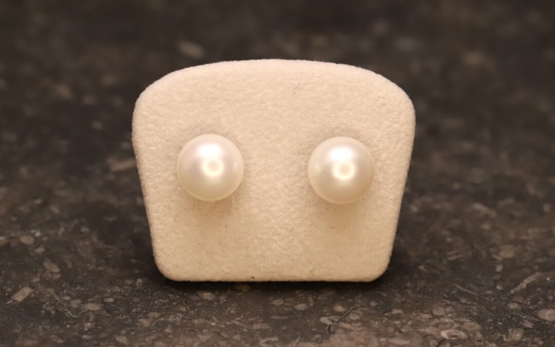 Perlohstecker Süsswasser creme weiß