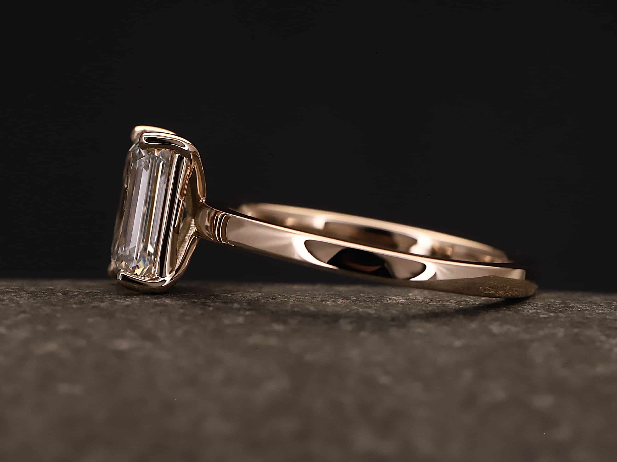 Verlobungsring 585er Rosegold mit 1,5 ct synthetischem Diamanten im Smaragd Schliff - Emerald Cut – Bild 7