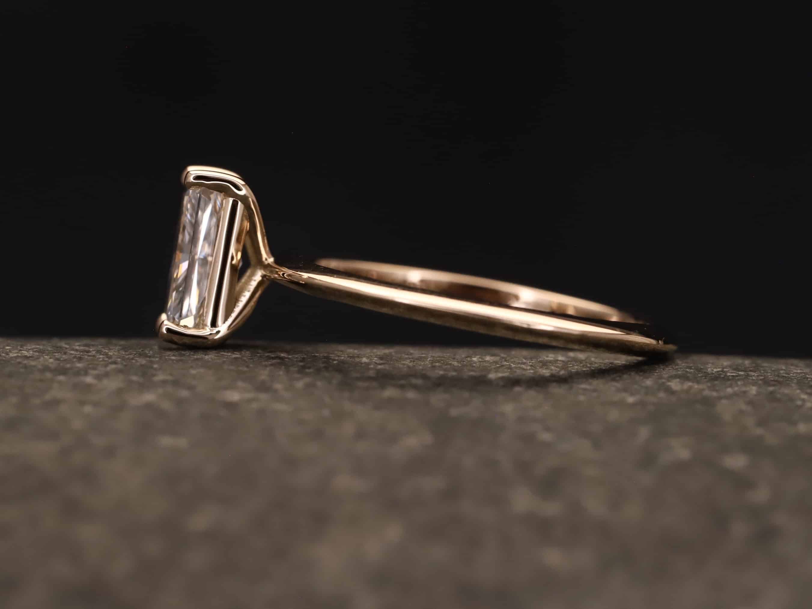 Verlobungsring 585er Rosegold mit 1 ct synthetischem Diamanten im Radiant Schliff – Bild 6