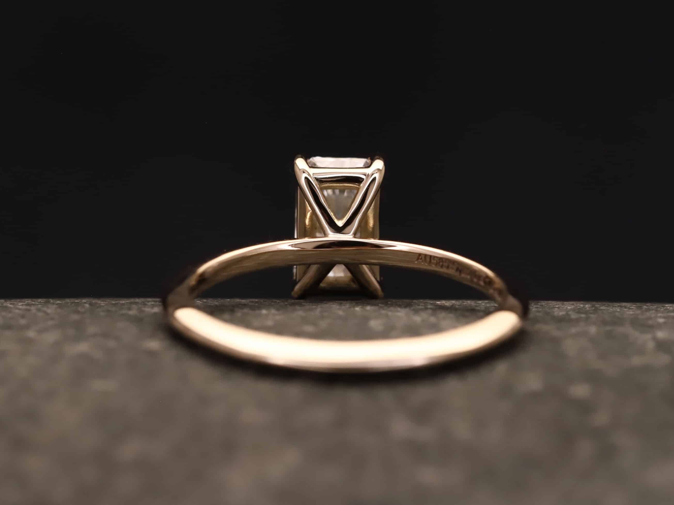 Verlobungsring 585er Rosegold mit 1 ct synthetischem Diamanten im Radiant Schliff – Bild 7