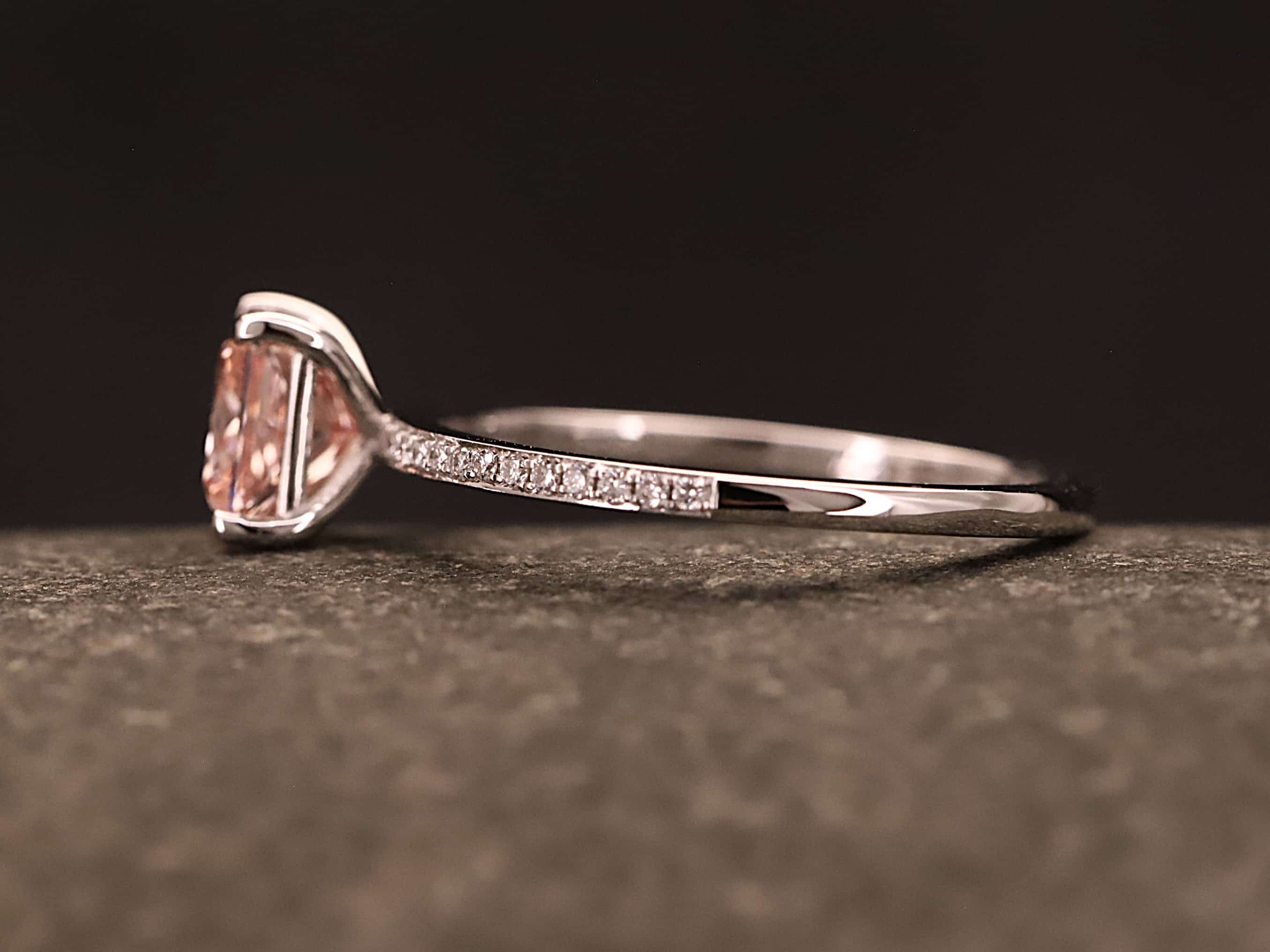 Verlobungsring 585er Weißgold mit 1 ct synthetischem Diamanten im Princess Schliff in der Farbe Pink – Bild 5