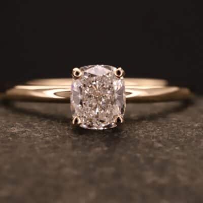 Verlobungsring 585er Rosegold mit 1 ct synthetischem Diamanten im Kissenschliff