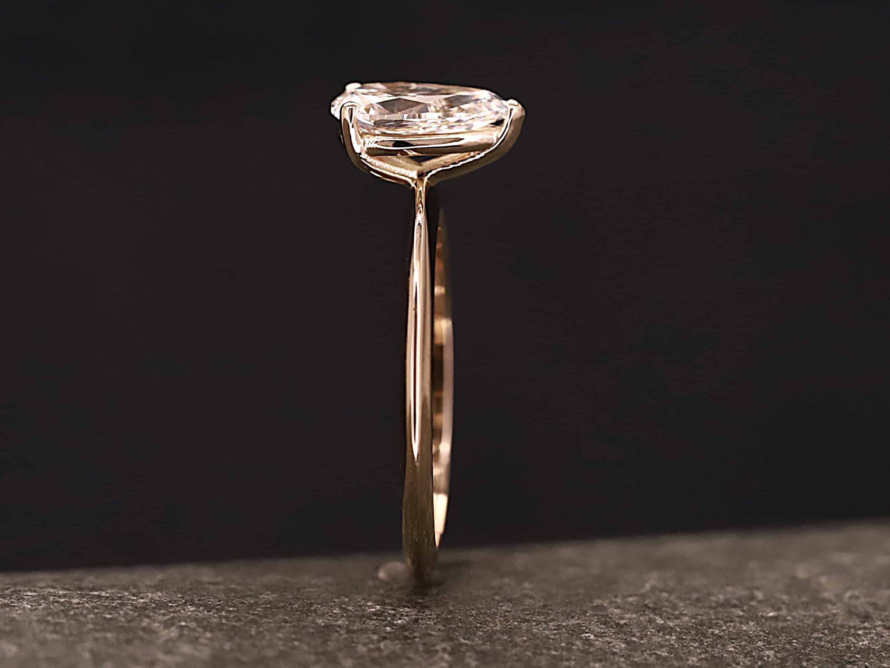 Verlobungsring 585er Rosegold mit 1 ct synthetischem Diamanten im Birnenform Schliff - Tropfenform Schliff – Bild 3