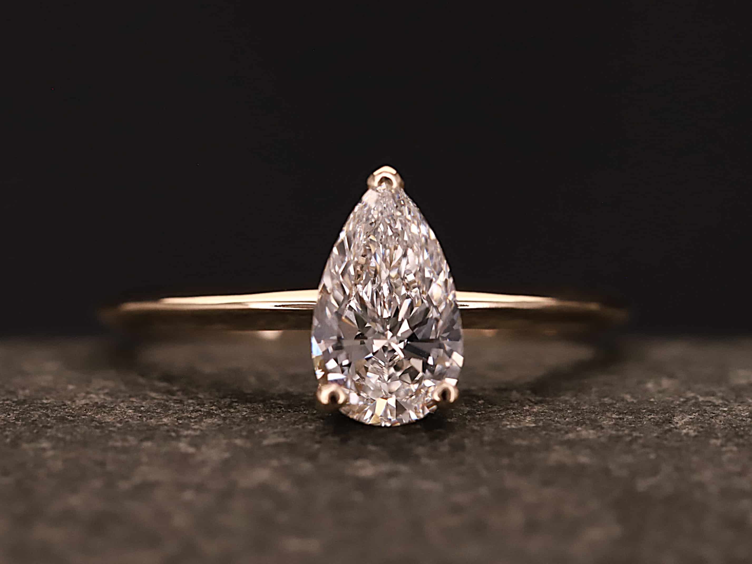 Verlobungsring 585er Rosegold mit 1 ct synthetischem Diamanten im Birnenform Schliff - Tropfenform Schliff – Bild 5
