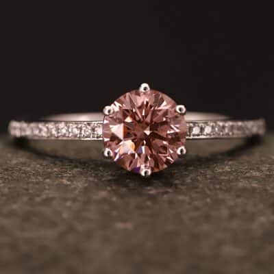 Verlobungsring 585er Weißgold mit 1 ct synthetischem Diamanten im Brillant Schliff in der Farbe Pink